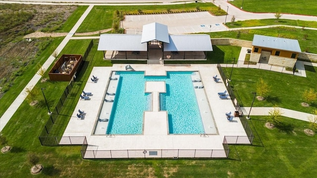 view of swimming pool featuring fence