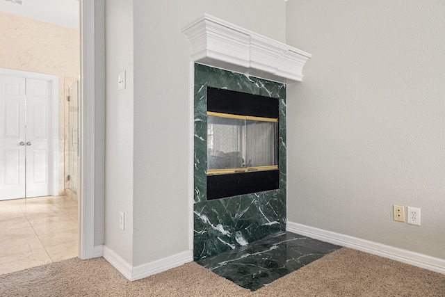 room details featuring carpet flooring, visible vents, and baseboards