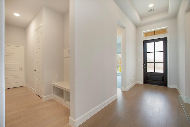 foyer featuring visible vents, recessed lighting, baseboards, and wood finished floors