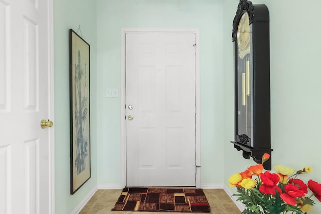 entryway featuring light tile patterned floors and baseboards