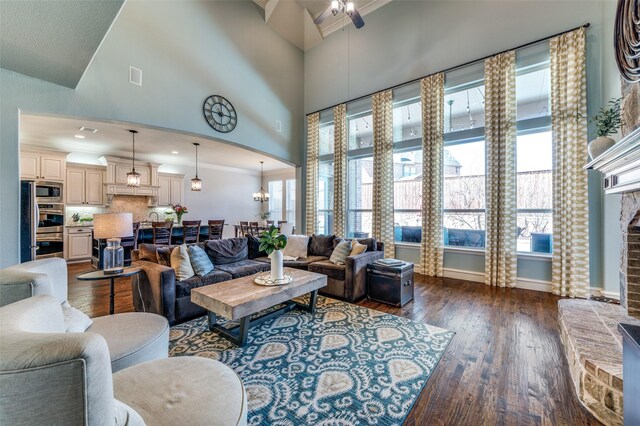 living area with baseboards, dark wood-style floors, arched walkways, and ornamental molding