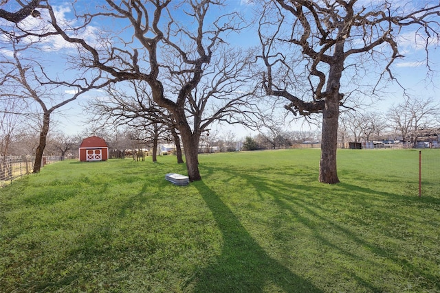 view of yard featuring an outbuilding and fence