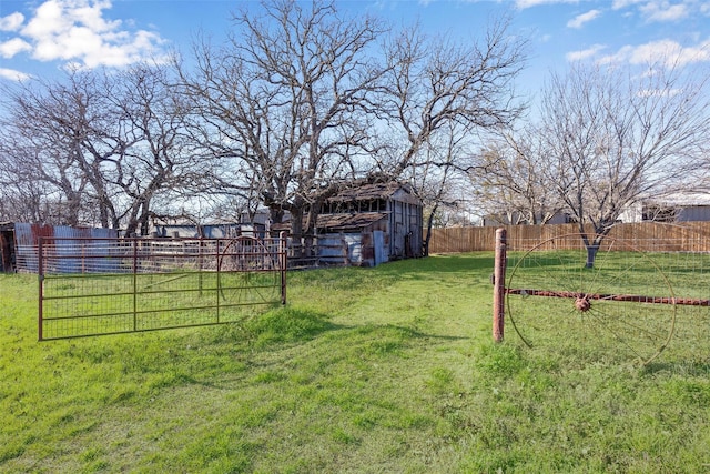 view of yard featuring an outbuilding and fence