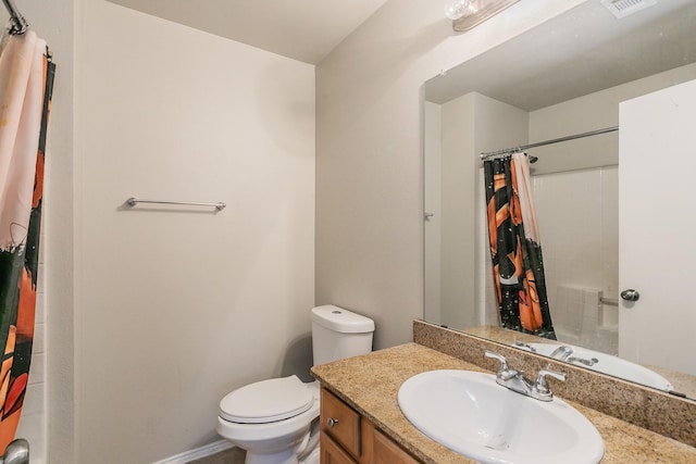 full bathroom featuring visible vents, toilet, curtained shower, baseboards, and vanity