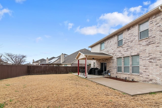 view of yard featuring a patio area, ceiling fan, and a fenced backyard