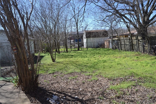 view of yard with an outbuilding and fence