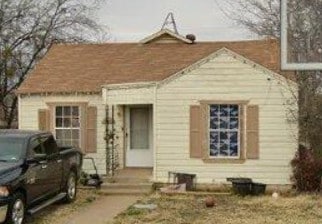 bungalow featuring entry steps