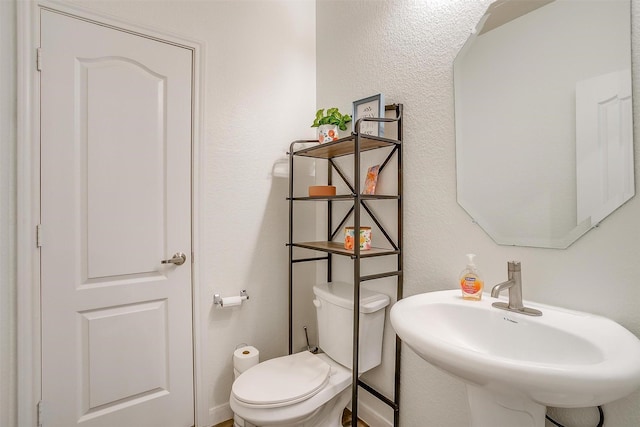 bathroom featuring a sink and toilet