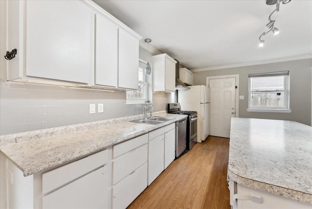 3105 Marydale Rd, Garland, TX 75041 - kitchen featuring ornamental molding, a sink, light wood-style floors, white cabinetry, and stainless steel gas stove