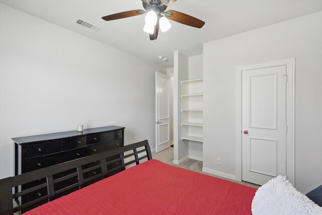 5833 Forest River Dr, Fort Worth, TX 76112 - full bathroom featuring tiled shower
