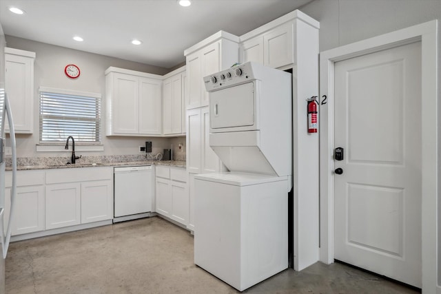 kitchen featuring stacked washer and dryer, a sink, recessed lighting, concrete floors, and white dishwasher