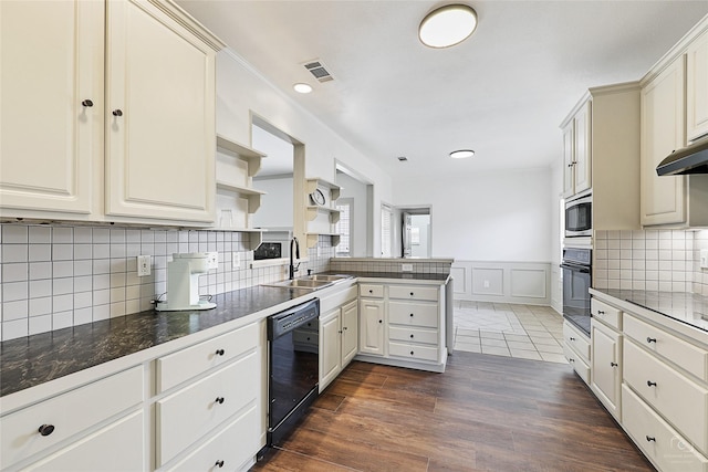 kitchen with visible vents, a peninsula, open shelves, a sink, and black appliances