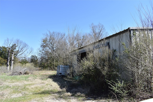 view of side of property with an outdoor structure