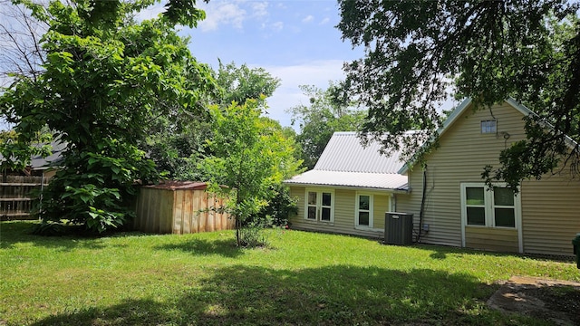 409 E 7th St, Ferris, TX 75125 - view of yard featuring a shed