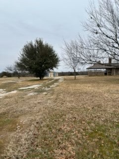 view of yard featuring a rural view