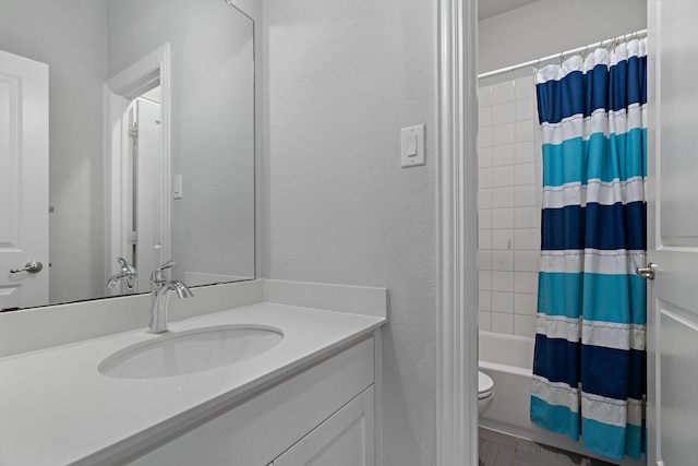 full bath featuring toilet, vanity, and shower / bathtub combination with curtain