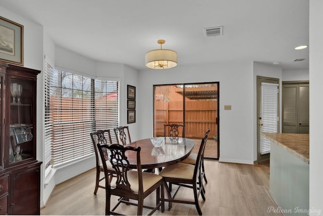 dining area with light wood-type flooring, visible vents, baseboards, and recessed lighting