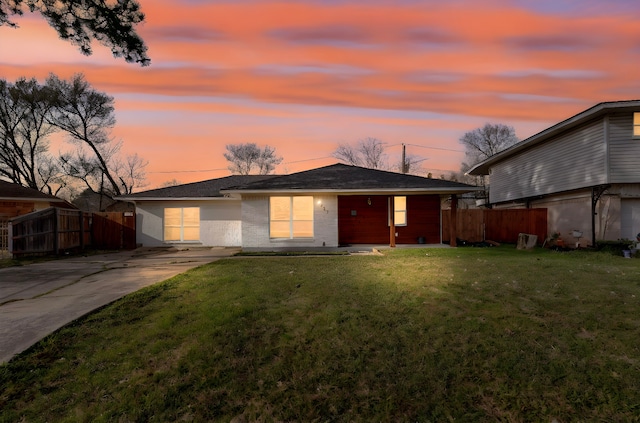 view of front of home featuring a front yard and fence