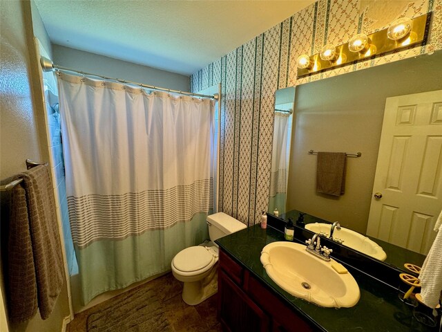 469 Streetman Rd, Royse City, TX 75189 - bathroom featuring toilet, curtained shower, a textured ceiling, wallpapered walls, and vanity