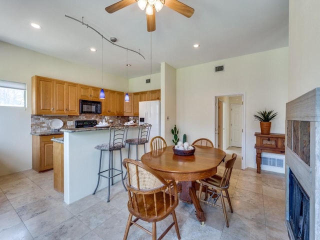 dining area featuring recessed lighting, visible vents, ceiling fan, and a fireplace