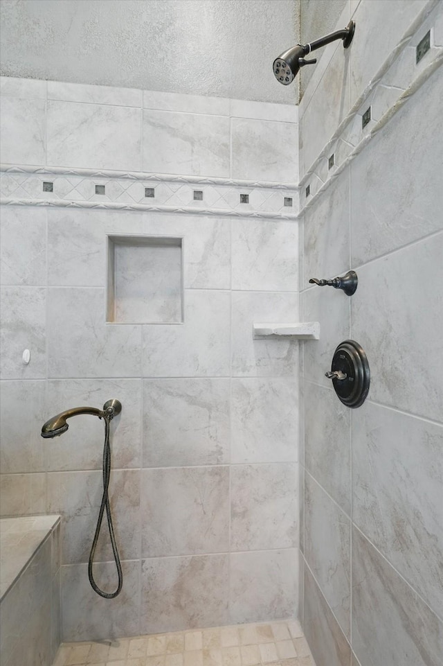 full bathroom featuring tiled shower