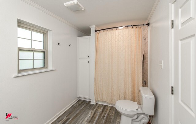 504 Mockingbird Ln, Logansport, LA 71049 - full bathroom featuring toilet, shower / bath combo, wood finished floors, crown molding, and baseboards