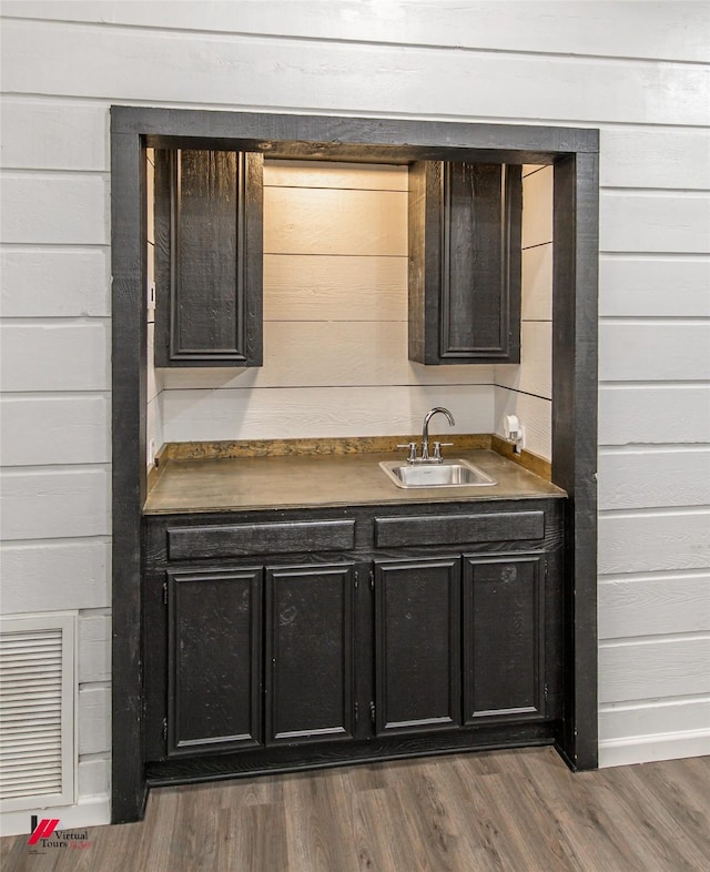 504 Mockingbird Ln, Logansport, LA 71049 - interior space featuring a sink, visible vents, dark cabinetry, and dark wood finished floors