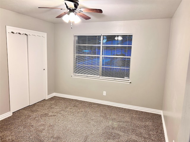 unfurnished bedroom featuring carpet flooring, a ceiling fan, baseboards, and a closet