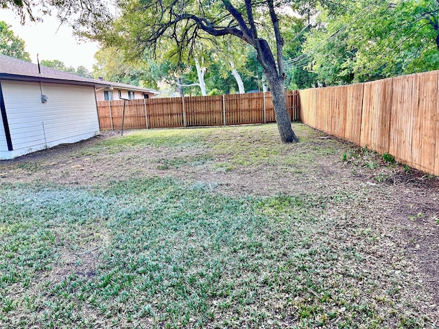 view of yard featuring a fenced backyard