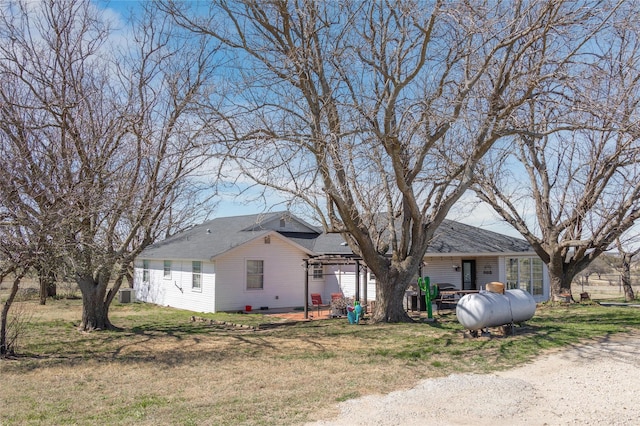 view of front facade featuring a patio area, central AC, and a front lawn