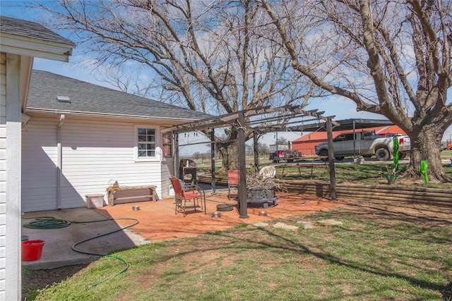 view of yard featuring a patio area and a pergola