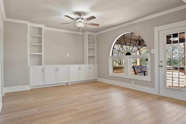 empty room featuring baseboards, light wood-style floors, ornamental molding, and a ceiling fan