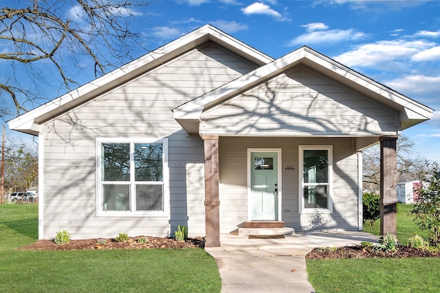 view of front facade with covered porch and a front lawn