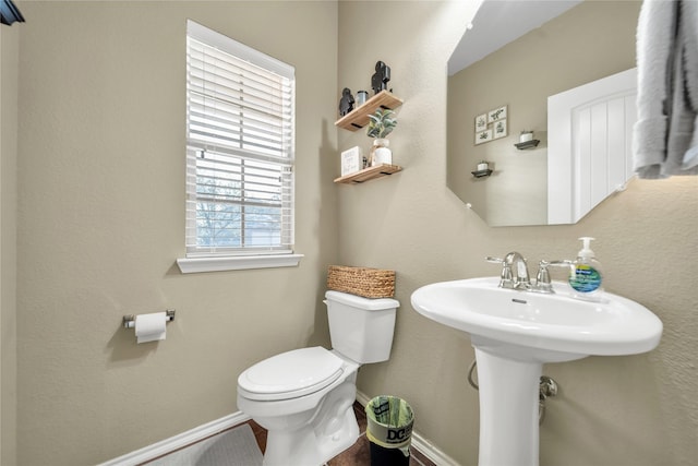 4011 Ridgetop Dr, Heartland, TX 75126 - half bath with toilet and baseboards