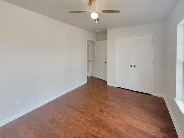 unfurnished bedroom featuring carpet floors, baseboards, a closet, and ceiling fan