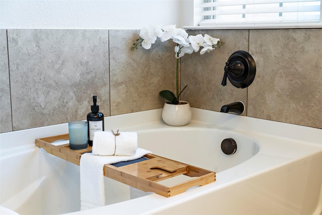 156 Palisade Dr, Gun Barrel City, TX 75156 - bathroom featuring a bathing tub