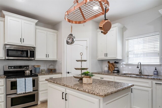 156 Palisade Dr, Gun Barrel City, TX 75156 - kitchen featuring a sink, tasteful backsplash, appliances with stainless steel finishes, and white cabinetry
