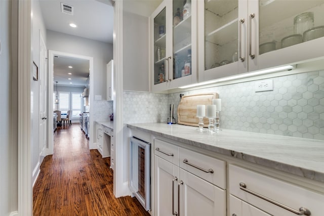 bar with visible vents, tasteful backsplash, dark wood-style floors, recessed lighting, and wine cooler