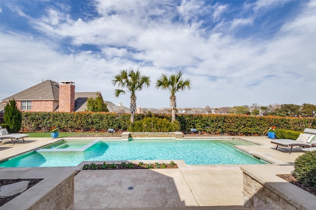 view of pool featuring a fenced in pool, a jacuzzi, and a patio