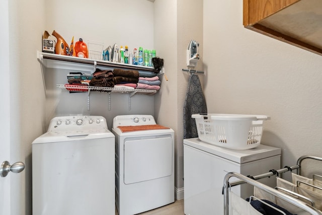 washroom with laundry area and washer and clothes dryer