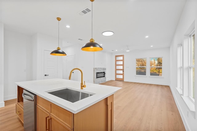 kitchen featuring visible vents, light wood-style flooring, a sink, stainless steel dishwasher, and recessed lighting