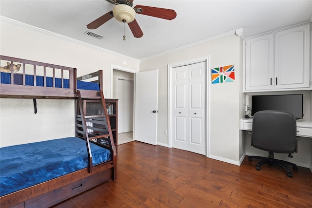 bedroom with visible vents, ornamental molding, baseboards, ceiling fan, and dark wood-style flooring