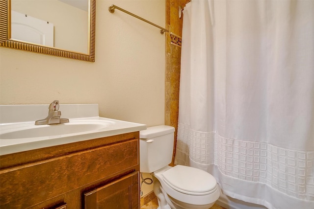 full bath featuring toilet, vanity, and shower / bath combo