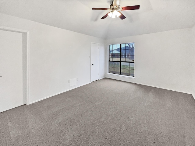 carpeted spare room featuring baseboards and ceiling fan