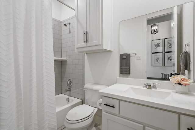 bathroom with toilet, vanity, and shower / bath combo