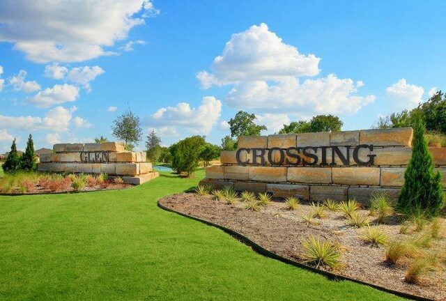 community sign featuring a yard