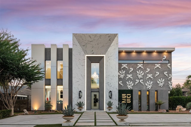 view of front facade featuring stucco siding