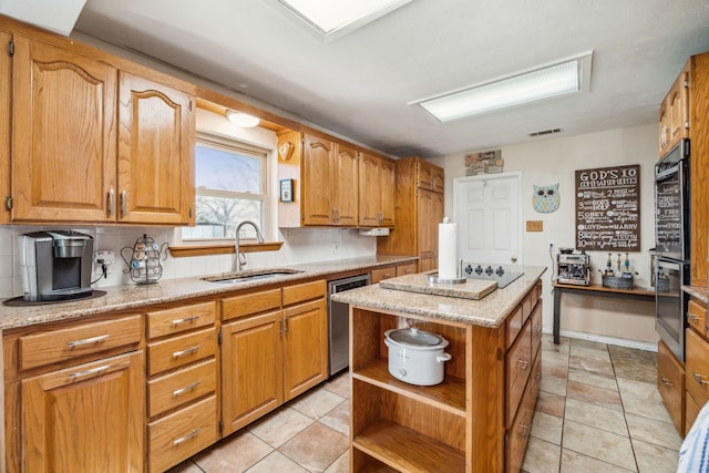 kitchen featuring visible vents, a sink, decorative backsplash, black appliances, and open shelves