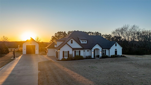 view of front of house with driveway