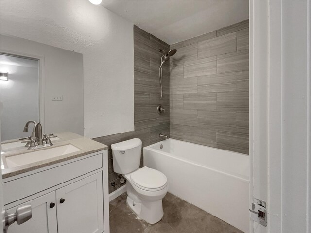 carpeted empty room featuring baseboards and ceiling fan